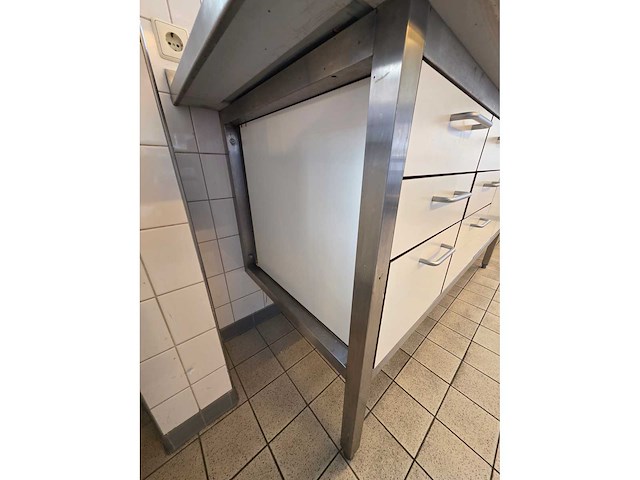 Rvs trespa werkmeubel met spoelgedeelte (reeds gedemonteerd) - afbeelding 7 van  9