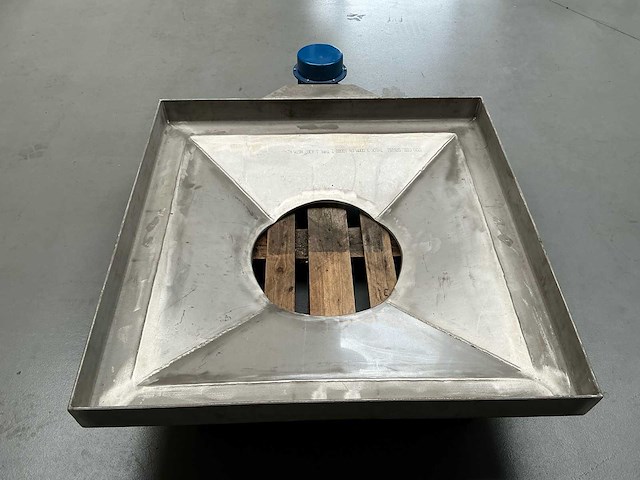 Rvs trilgoot / trilbodem met industriële trilmotor - afbeelding 3 van  7