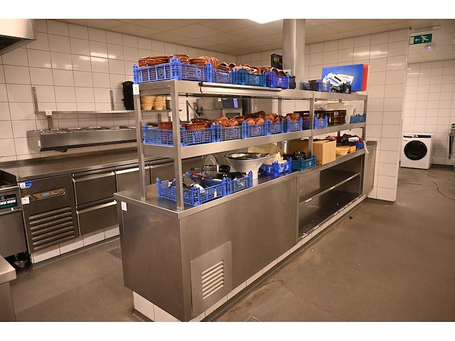 Rvs uitgiftemeubel met 2 x 2-delige rvs opzetbrug en spoelmeubel - afbeelding 4 van  9