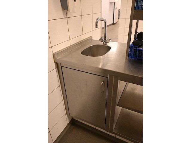 Rvs uitgiftemeubel met 2 x 2-delige rvs opzetbrug en spoelmeubel - afbeelding 5 van  9