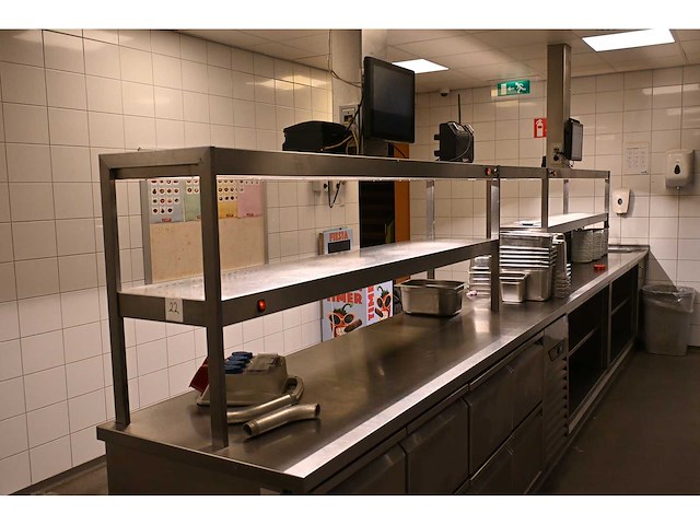 Rvs uitgiftemeubel met qvr 2 x 2-delige rvs warmtebrug en spoelmeubel - afbeelding 1 van  13