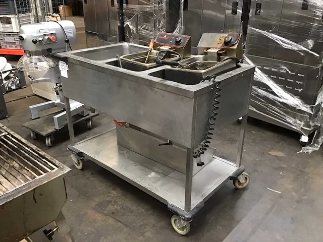 Rvs verrijdbare bain-marie met elektrische friteuses - afbeelding 1 van  4