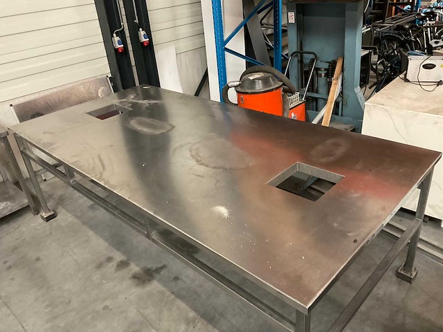 Rvs werk- / sorteertafel (2900x1400x950mm) - afbeelding 3 van  5
