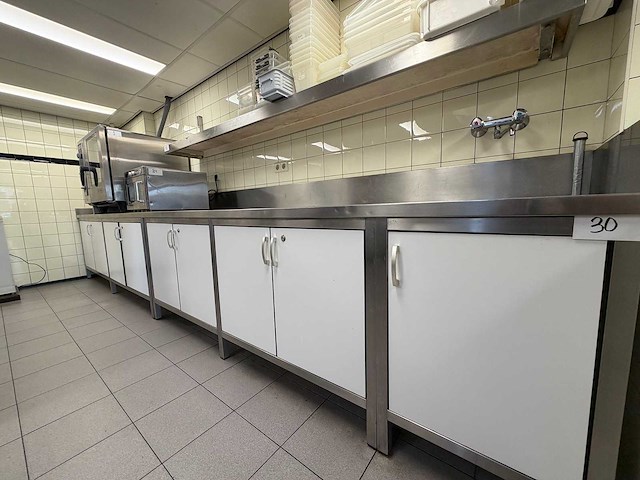 Rvs werkbank met volkern deuren en spoelbak - afbeelding 1 van  8