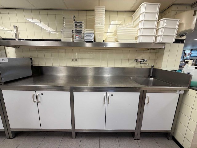 Rvs werkbank met volkern deuren en spoelbak - afbeelding 2 van  8