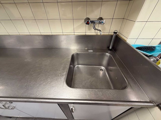 Rvs werkbank met volkern deuren en spoelbak - afbeelding 6 van  8