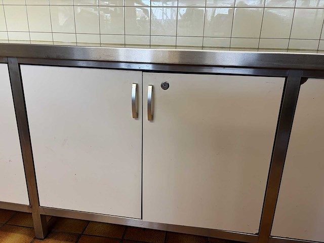 Rvs werkbank met volkern deuren - afbeelding 5 van  8