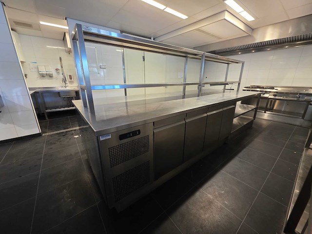Rvs werkeiland met 2 x ilsa - tmmg3012 koelwerkbank en rvs opzetbrug - afbeelding 1 van  7