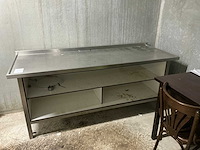 Rvs werktafel en keukenbenodigdheden - afbeelding 3 van  3