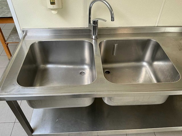 Rvs werktafel en rvs dubbele spoelbak – horeca-uitvoering - afbeelding 5 van  7