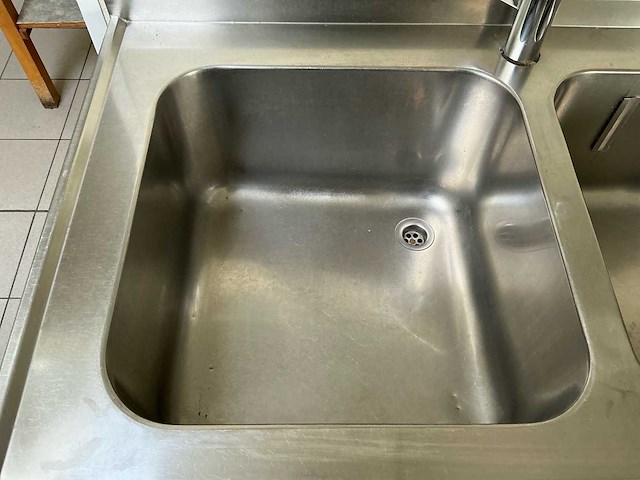 Rvs werktafel en rvs dubbele spoelbak – horeca-uitvoering - afbeelding 6 van  7