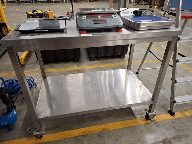 Rvs werktafel met 3x weegschaal - afbeelding 1 van  6