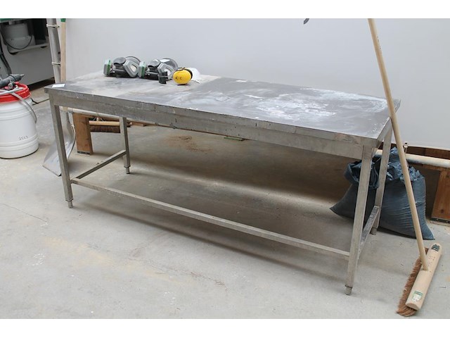 Rvs werktafel met afmeting 70 x 200 cm. - afbeelding 1 van  2
