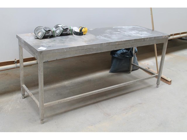 Rvs werktafel met afmeting 70 x 200 cm. - afbeelding 2 van  2