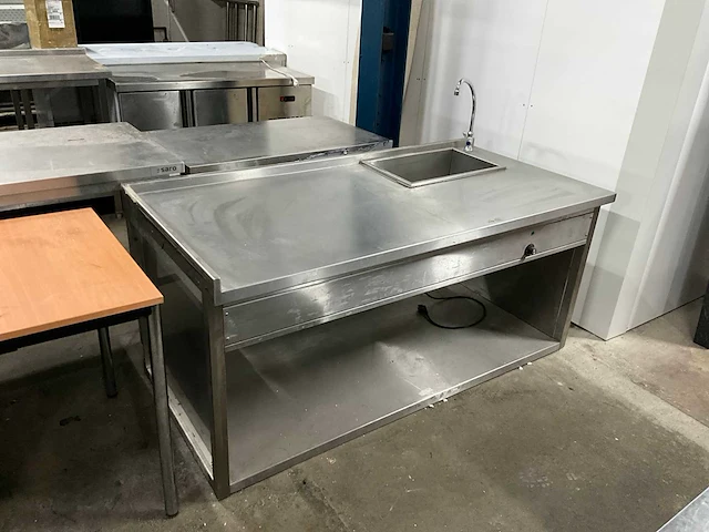 Rvs werktafel met au-bain-marie - afbeelding 1 van  7