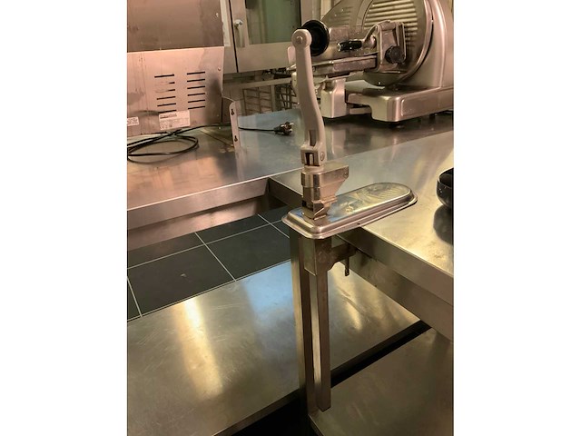 Rvs werktafel met blikopener - afbeelding 3 van  3