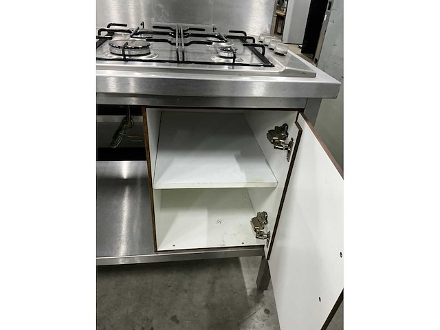Rvs werktafel met gaskookplaat - afbeelding 4 van  5