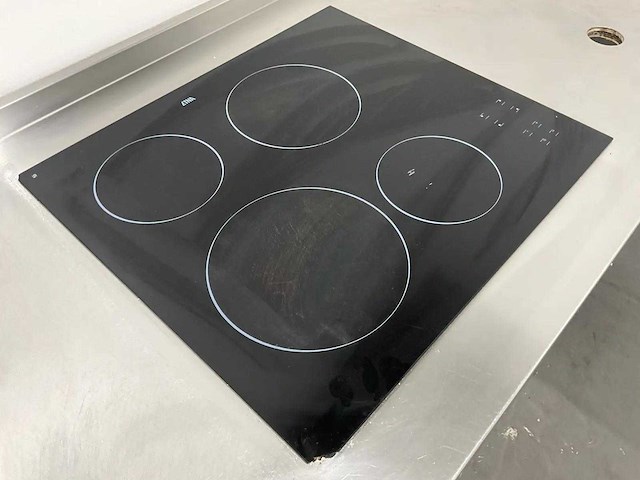 Rvs werktafel met keramisch fornuis - afbeelding 4 van  8