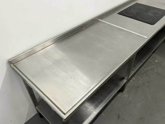 Rvs werktafel met keramisch fornuis - afbeelding 2 van  3