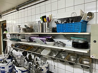 Rvs werktafel met keukenbenodigdheden - afbeelding 5 van  5