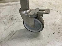 Rvs werktafel met lades op wielen - afbeelding 2 van  4