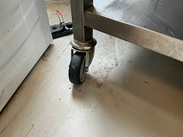 Rvs werktafel met opzetbrug - afbeelding 3 van  4
