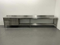 Rvs werktafel met spatrand en lades (450 cm) - afbeelding 1 van  7