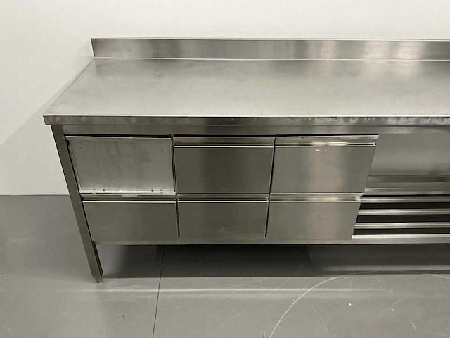 Rvs werktafel met spatrand en lades (450 cm) - afbeelding 4 van  9