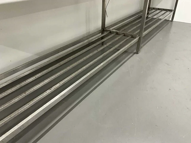 Rvs werktafel met spatrand - afbeelding 4 van  7
