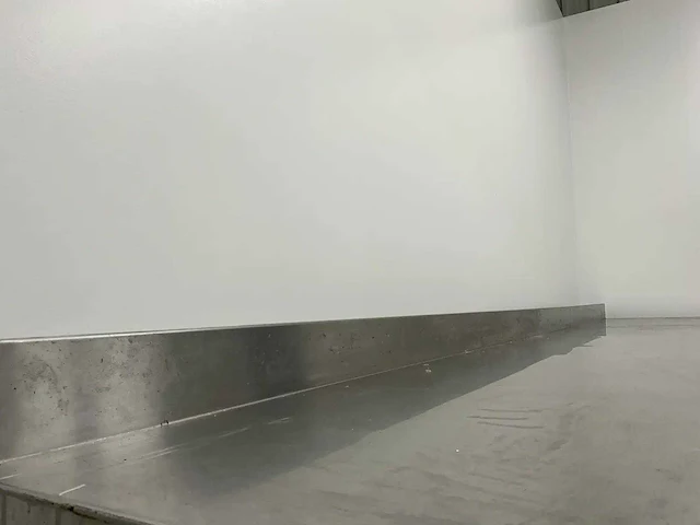 Rvs werktafel met spatrand - afbeelding 6 van  7