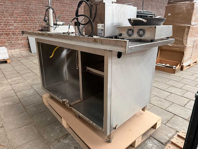 Rvs werktafel met spoelbak en kraan - afbeelding 7 van  7