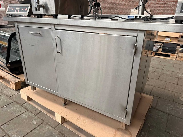 Rvs werktafel met spoelbak en kraan - afbeelding 10 van  11