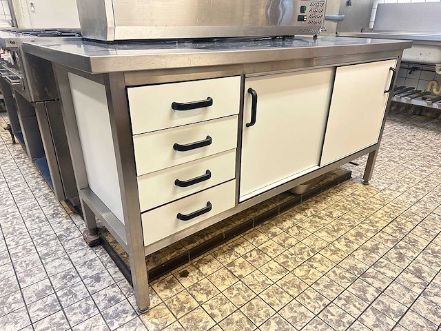 Rvs werktafel met trespa laden en schuifdeur - afbeelding 1 van  4