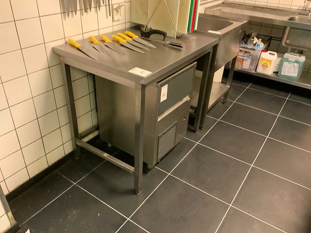 Rvs werktafel - afbeelding 1 van  3