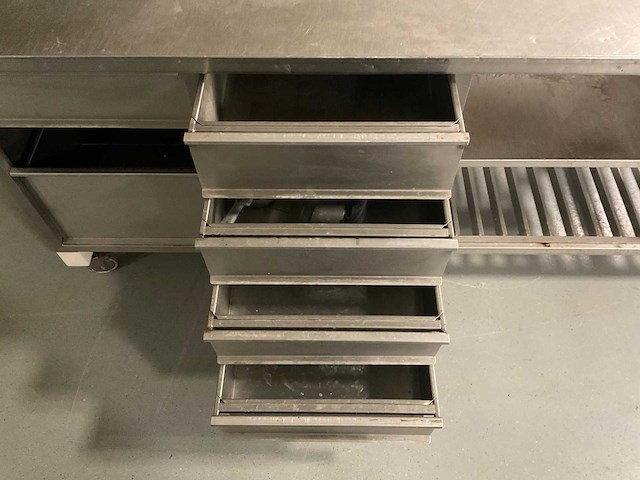 Rvs werktafel - afbeelding 4 van  5
