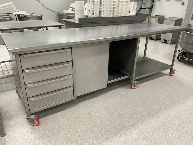 Rvs werktafel - afbeelding 1 van  9