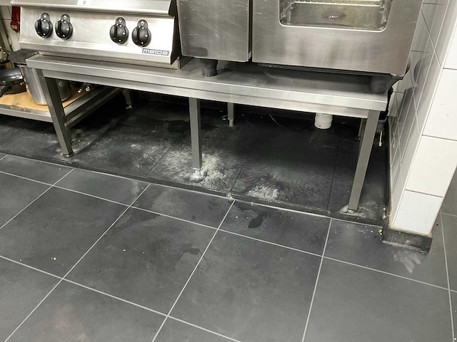 Rvs werktafel - afbeelding 1 van  1