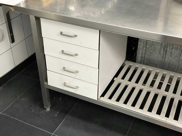 Rvs werktafel - afbeelding 1 van  3