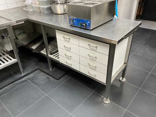Rvs werktafel - afbeelding 1 van  3