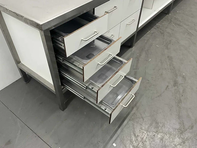 Rvs werktafel - afbeelding 2 van  3