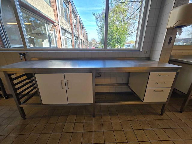 Rvs/trespa werktafel (reeds gedemonteerd) - afbeelding 3 van  5