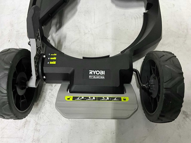 Ryobi ry18lmc30a-0 trimmer mower - afbeelding 12 van  15