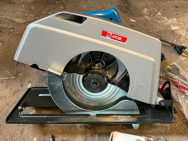 Ryobi w8502 cirkelzaagmachine 235mm - afbeelding 2 van  4