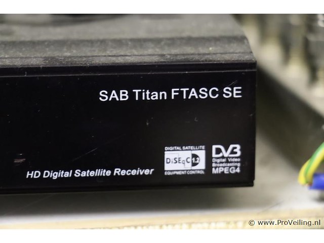 Sab hd digital satellite receivers type sab titan ftasc se - 5 stuks & atemio multiswitch & astro breedbandversterker type hvo v38 - afbeelding 2 van  6