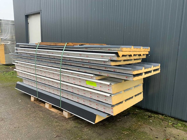 Sab profiel - diverse dak sandwichpanelen (11x) 27m2. - afbeelding 1 van  5