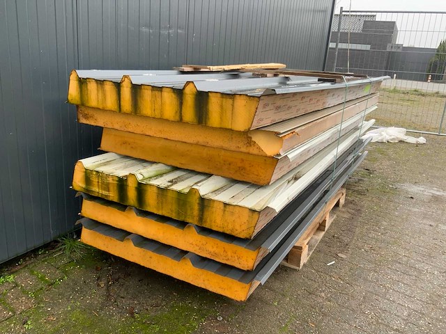 Sab-profiel - diverse dak sandwichpanelen (6x) 16m2 - afbeelding 3 van  7