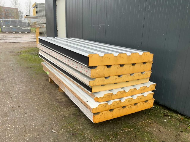 Sab-profiel - diverse dak sandwichpanelen (7x) 17,5m2 - afbeelding 1 van  6