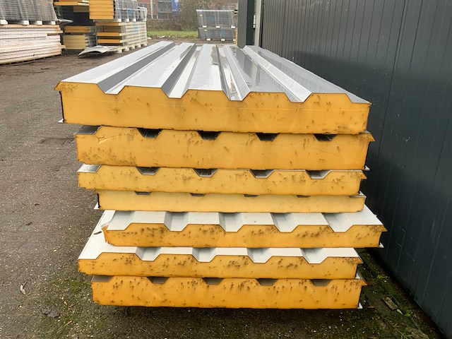 Sab profiel - diverse dak sandwichpanelen (7x) 17,5m2 - afbeelding 2 van  6