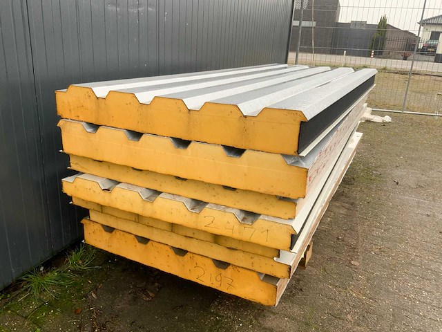 Sab profiel - diverse dak sandwichpanelen (7x) 17,5m2 - afbeelding 3 van  6