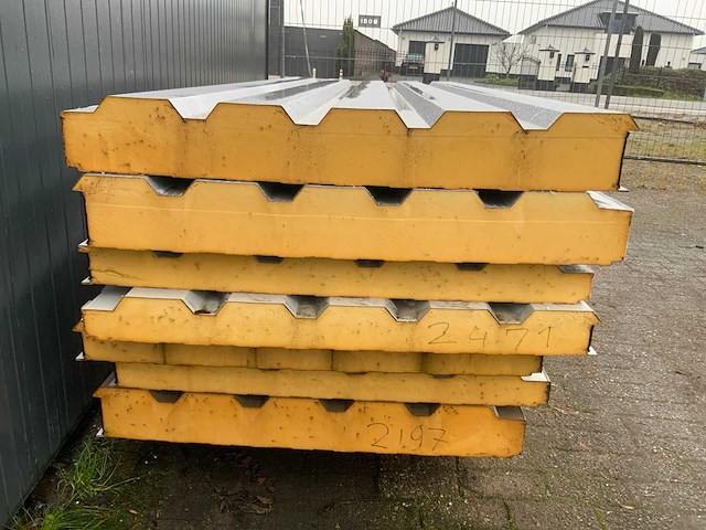 Sab profiel - diverse dak sandwichpanelen (7x) 17,5m2 - afbeelding 4 van  6